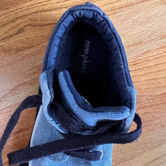 Light blue hi top shoes for boy with laces. Size 2Y - Picture 9 of 9